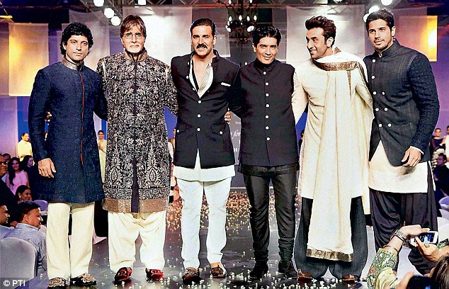 Actors Farhan Akhtar, Amitabh Bachchan, Akshay Kumar, Ranbir Kapoor and Sidharth Malhotra walk in Achkan (Image: dailymail.co.)