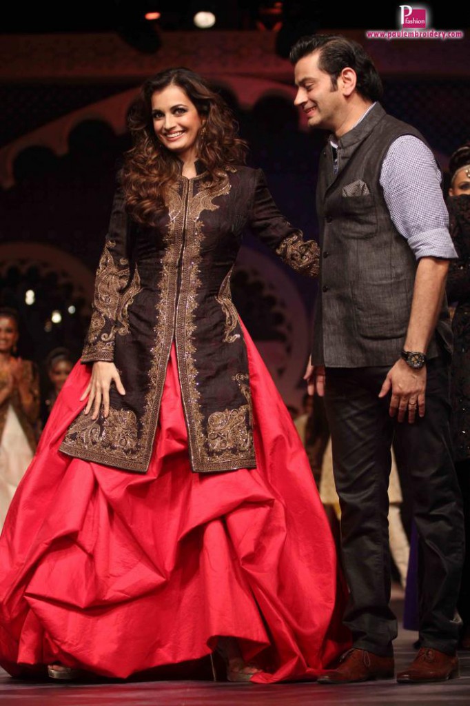 Dia Mirza Walks the Ramp for Raghavendra Rathore-At-IBFW-2013 (Image: paulembroidery)