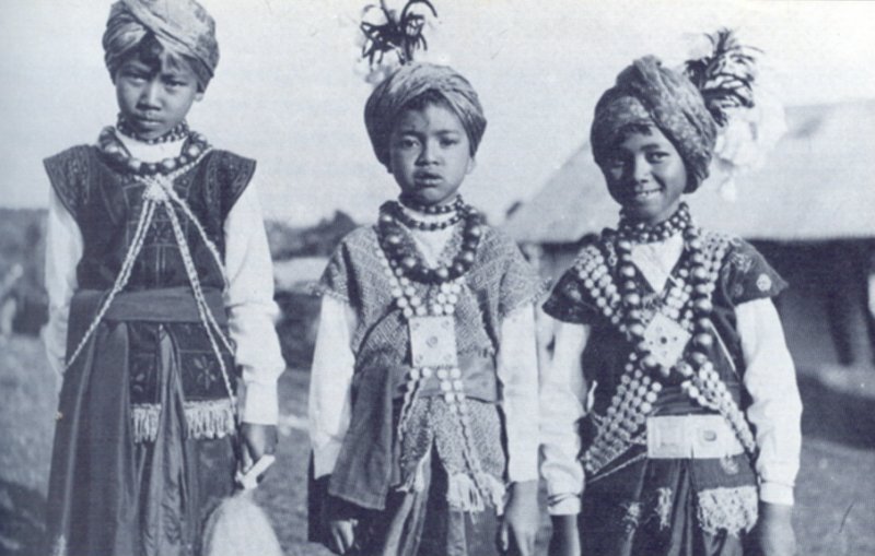 Khasi_tribe_para_dance