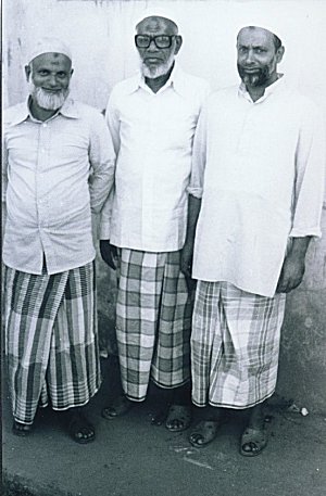 Men wearing Lungi