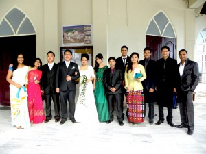 Bride and Groom with Family (Source: indiauntravelled.blogspot.in)