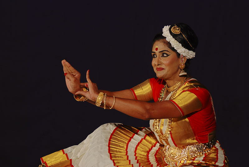 Mohiniyattam Performer