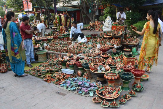 Idols of Goddess Lakshmi and Lord Ganesh being sold at a New Delhi market. (Image: Blog.buzzintown.com)