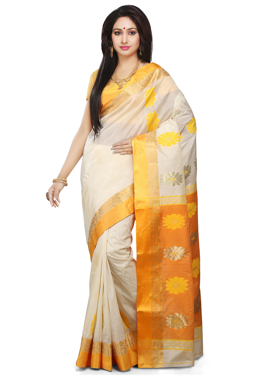 An off white silk Bengal handloom saree. (Image: Utsavfashion.com)