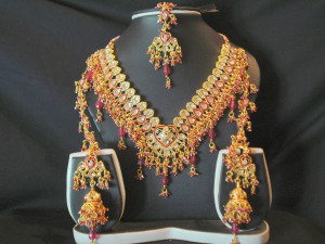 Kundan Jewelry Set