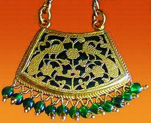 Thewa Jewelry (Source: wikimedia)