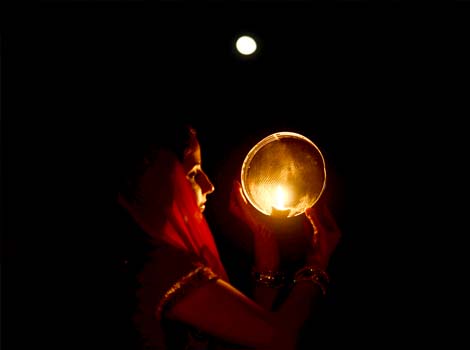 Woman devoting moon (Image Courtesy - Hindustan Times)