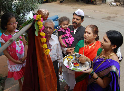 Preparing for Gudi Padwa (Image: merinews)