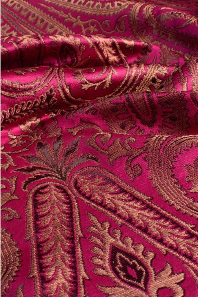 Sample of Kinkhwab Brocade (Image:https://www.pinterest.com)