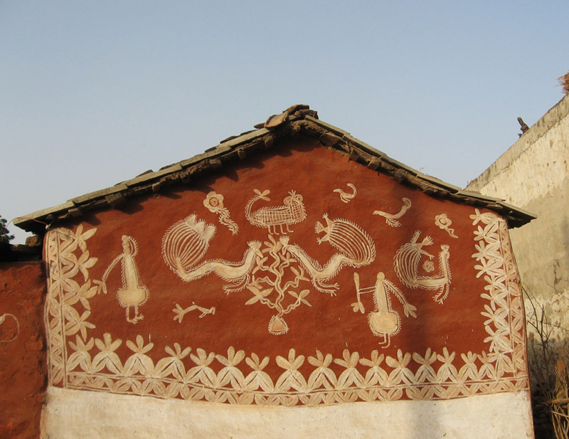 Mandana Art on the Walls of a Tribal Home (http://avniarts.org)