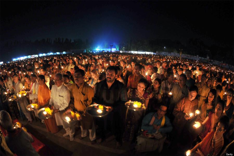 Devotees offering early morning Skandamata puja in Gujarat. (Image: oi44.tinypic.com)